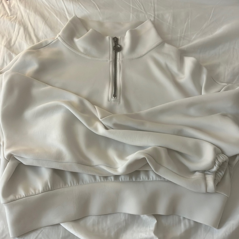 White cropped sweatshirt/ GILLY HUCKS